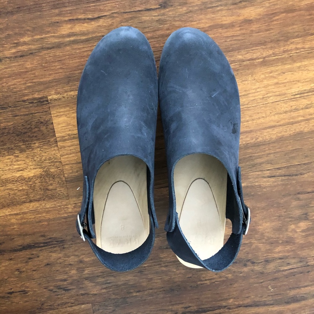 BRYR Suzie Close-Toe in Ink Size 38 Mid Heel